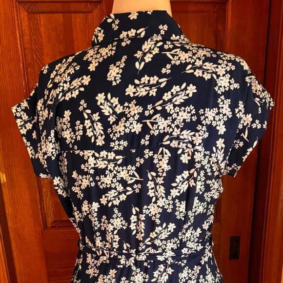 Calvin Klein Button-Up Navy/White Floral Shirt Dress w/waist tie, Sz 12, EUC - Picture 3 of 15
